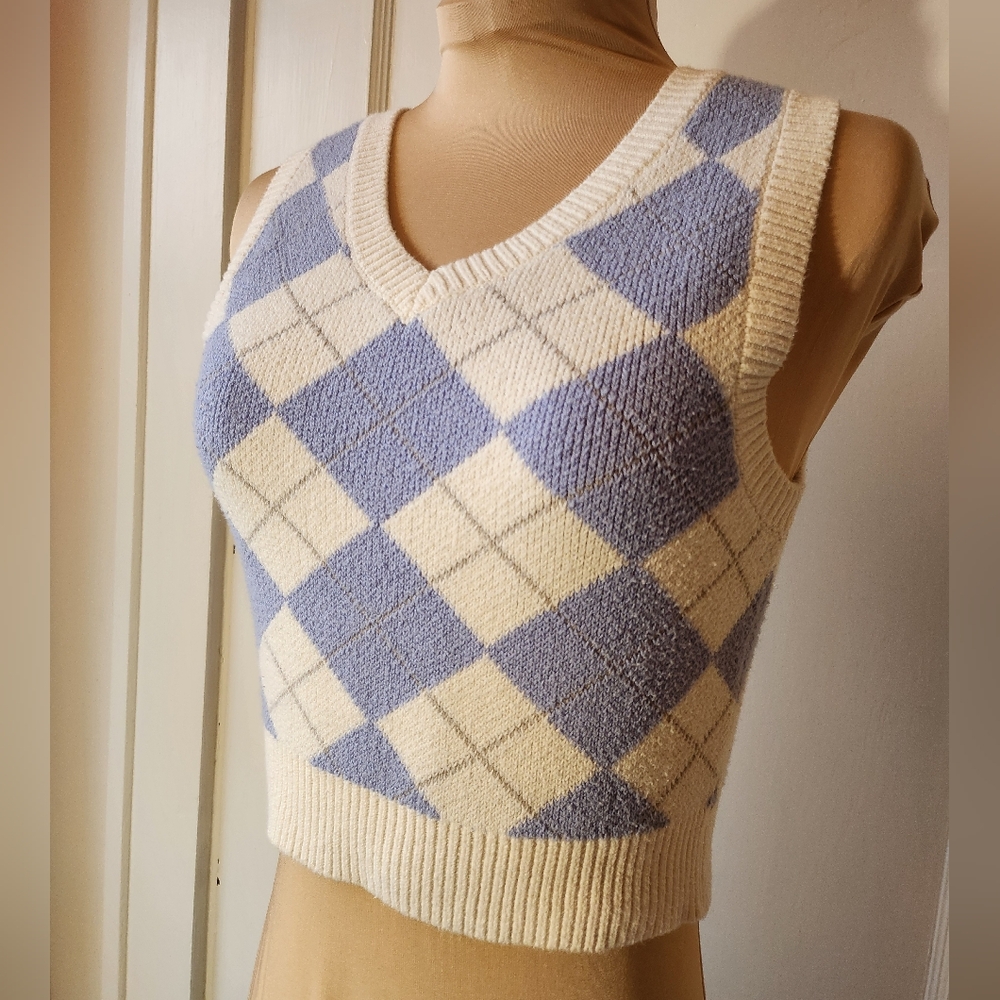 Hollister Sz M Cream and Light Blue Argyle Knit Crop Tank